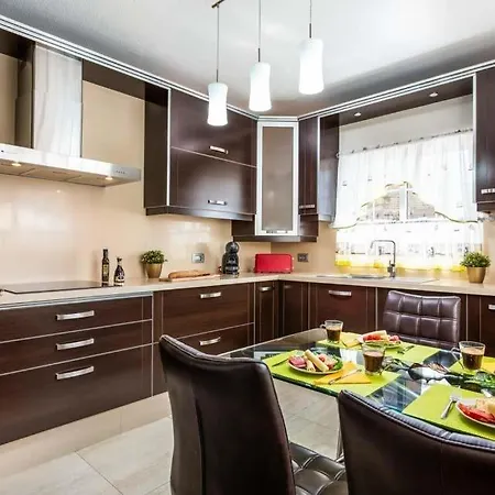Villa Playa De Fanabe Sleeps 6 Pool Air Con Wifi