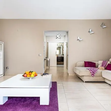 Playa De Fanabe Sleeps 6 Pool Air Con Wifi Villa